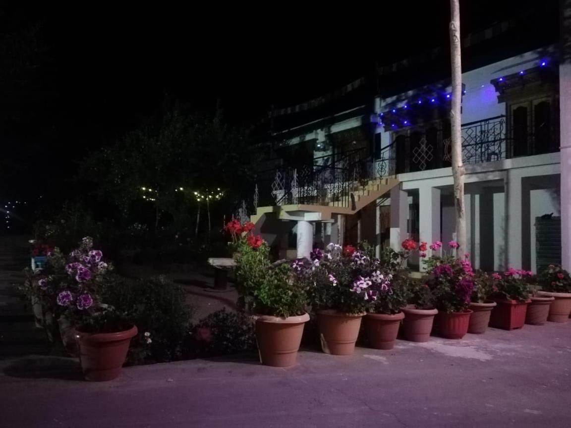 Sernang Homestay Hundar Exteriér fotografie
