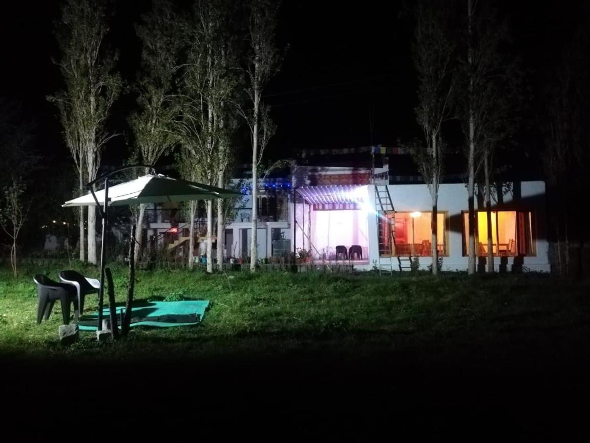 Sernang Homestay Hundar Exteriér fotografie