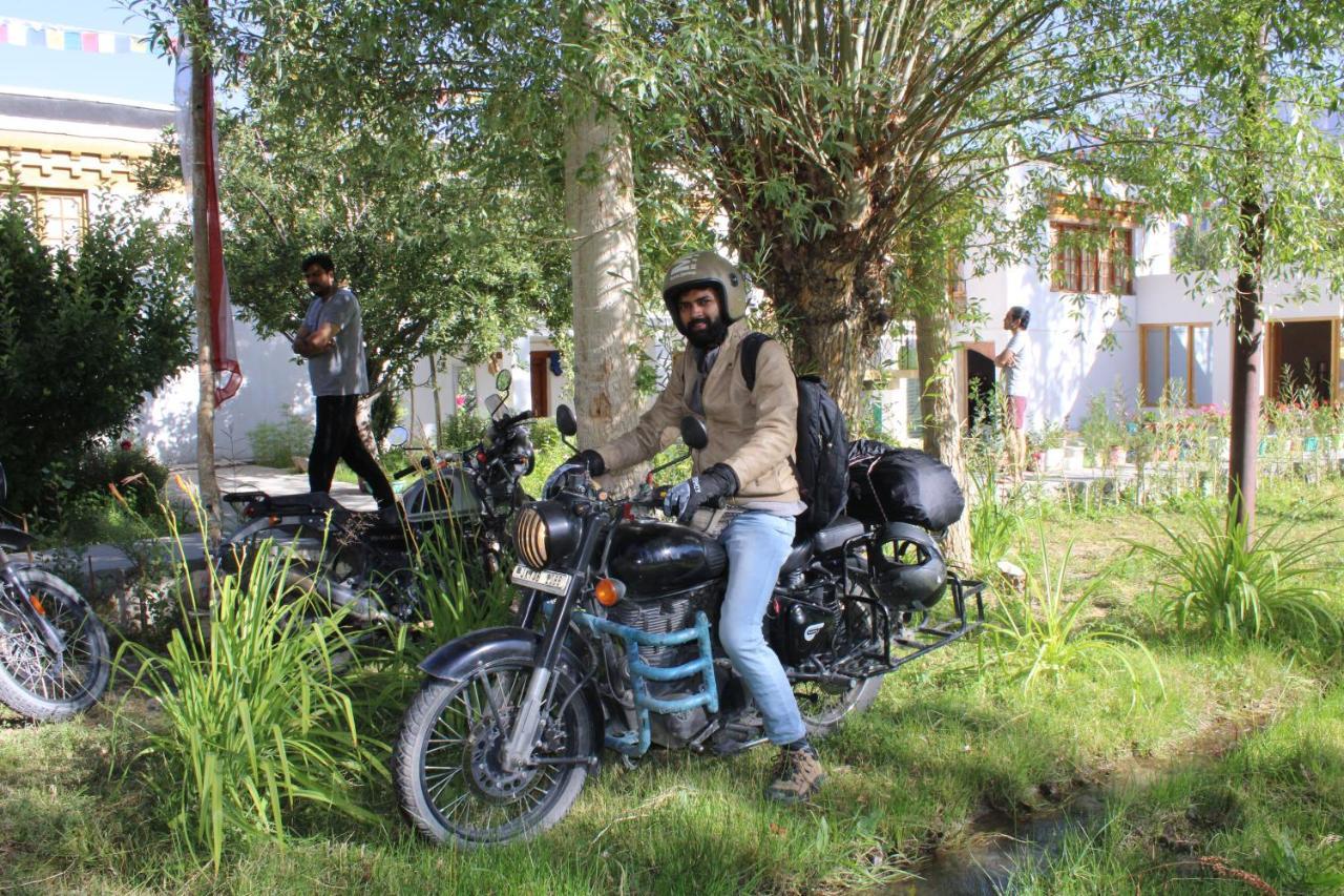 Sernang Homestay Hundar Exteriér fotografie