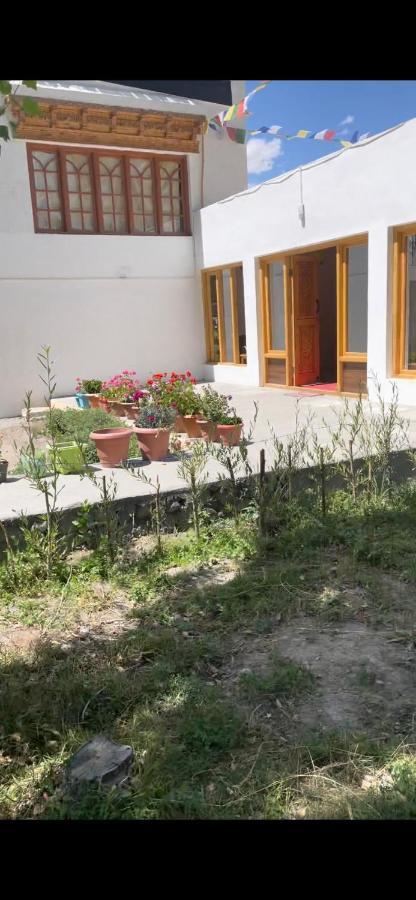 Sernang Homestay Hundar Exteriér fotografie