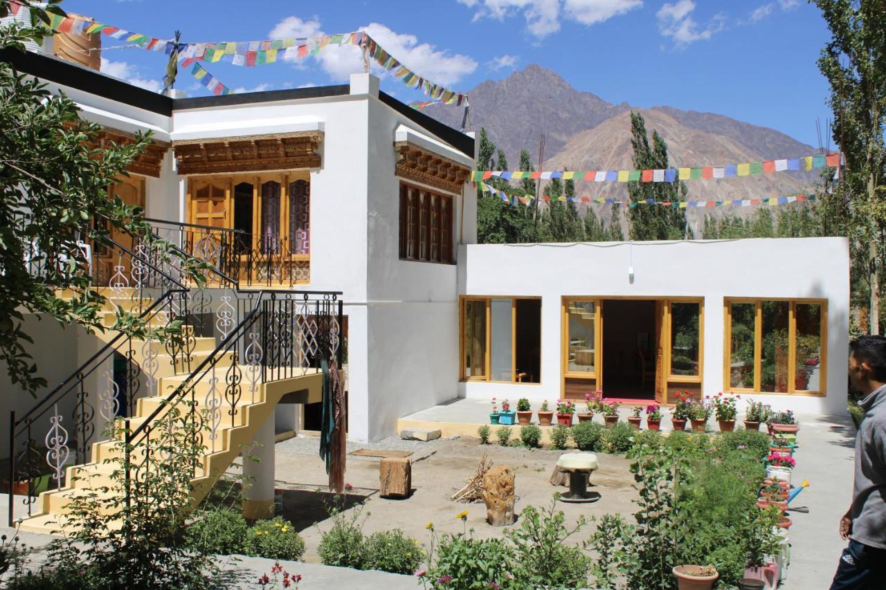 Sernang Homestay Hundar Exteriér fotografie