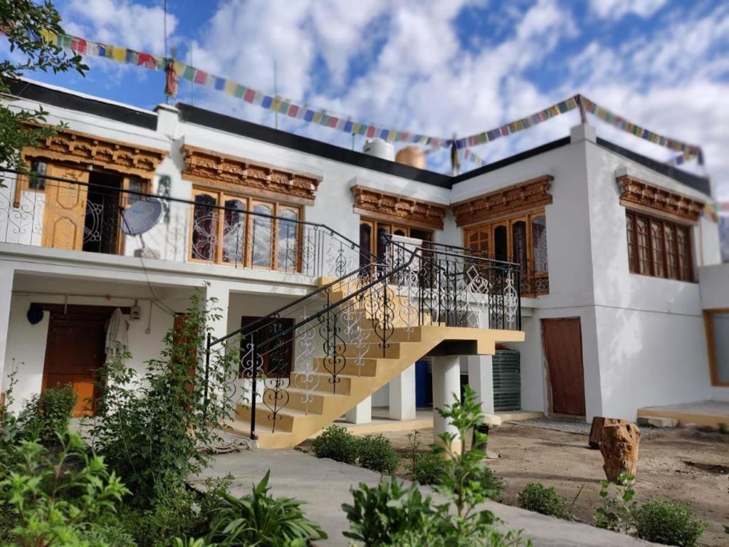 Sernang Homestay Hundar Exteriér fotografie