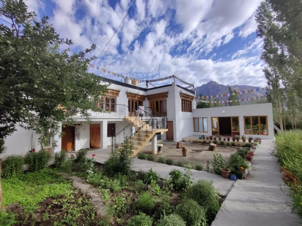 Sernang Homestay Hundar Exteriér fotografie
